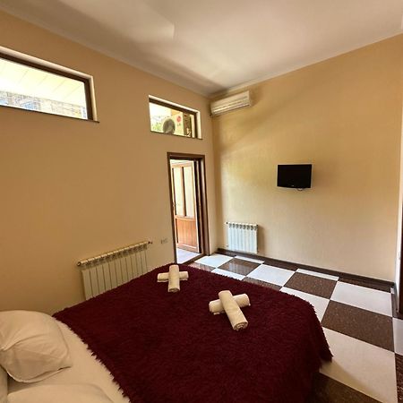 Royal Plus Hotel Jerevan Eksteriør billede