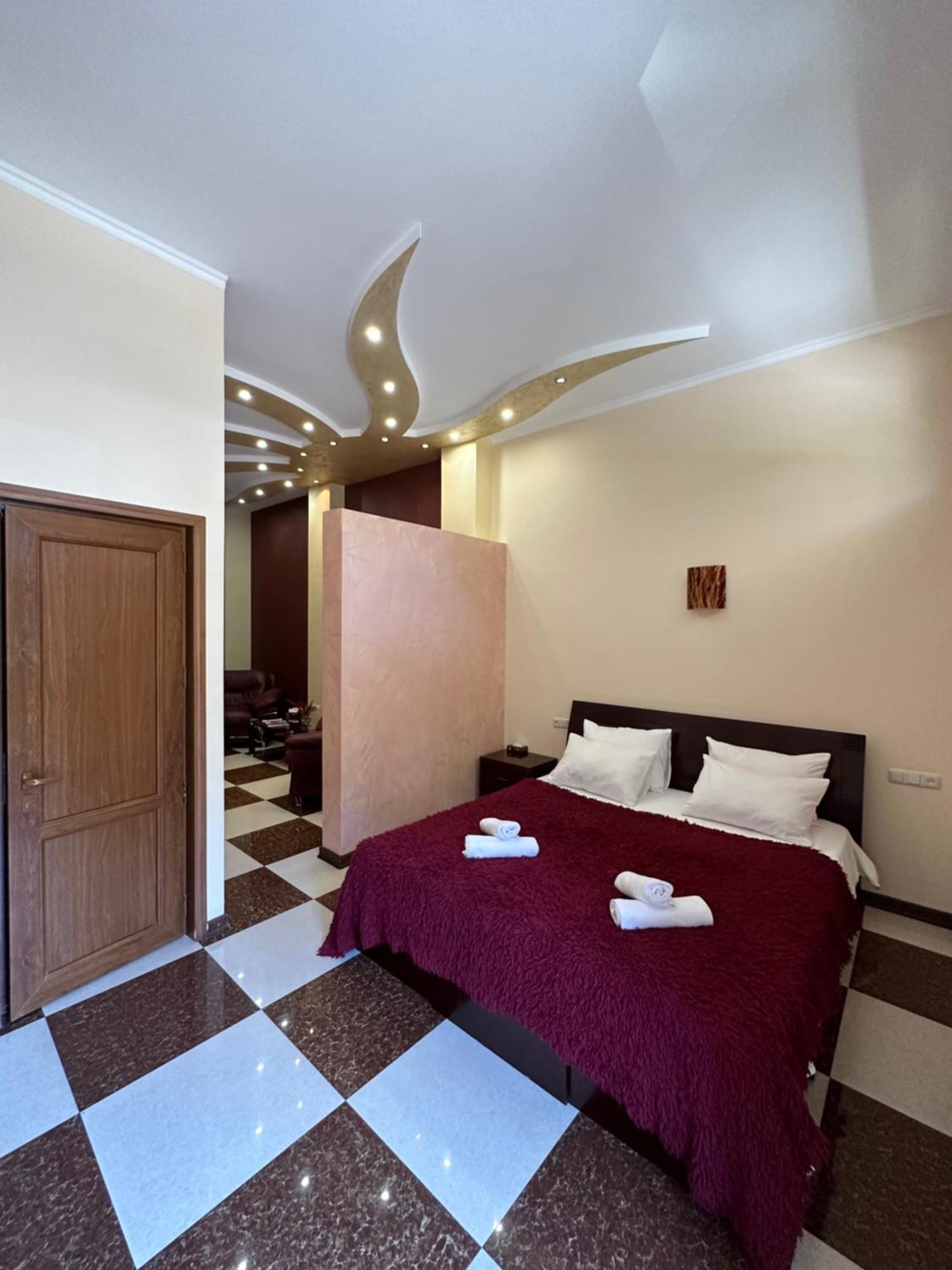 Royal Plus Hotel Jerevan Eksteriør billede