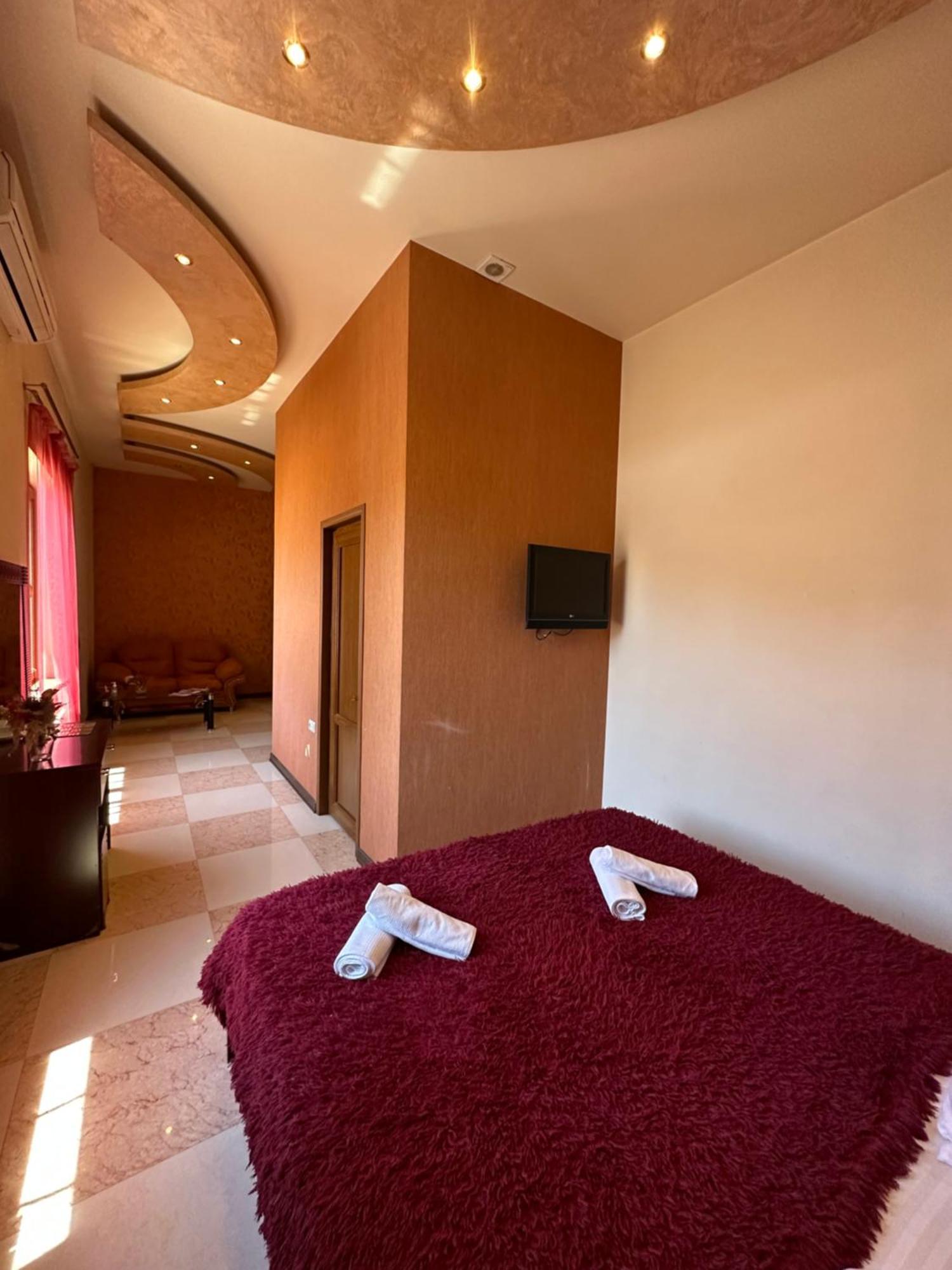 Royal Plus Hotel Jerevan Eksteriør billede