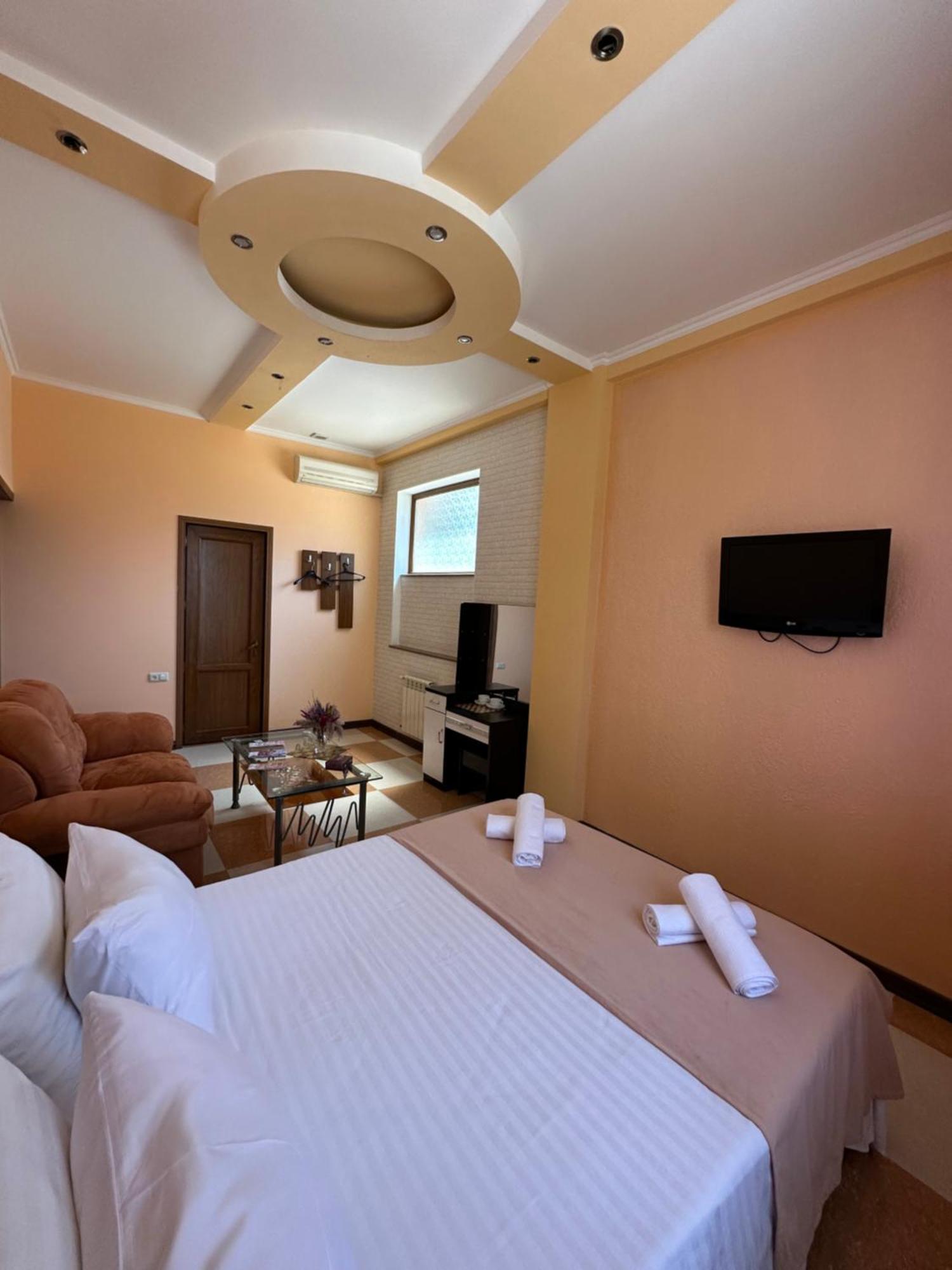 Royal Plus Hotel Jerevan Eksteriør billede